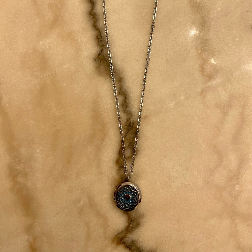 💙5/$10💙Floral locket